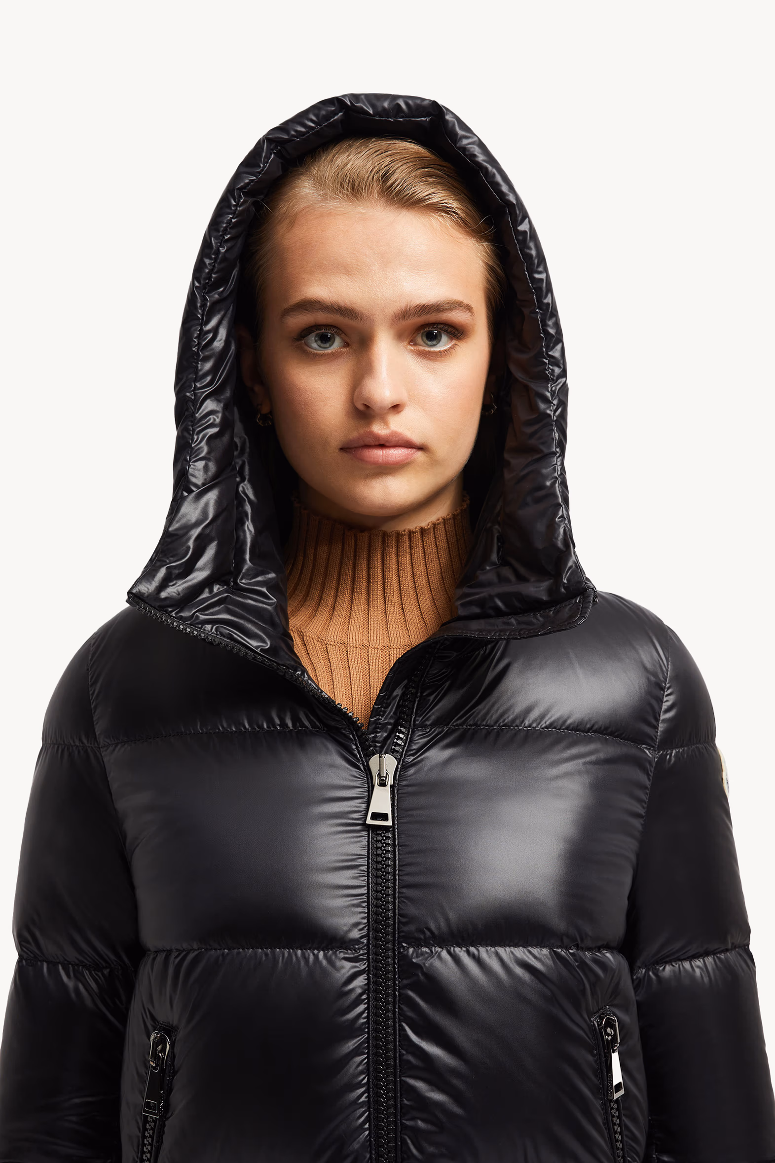 Plumífero corto con capucha Seritte Mujer Negro Moncler 4